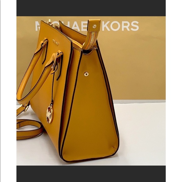 🌹🌹Michael Kors Absolutely Gorgeous Ladies New with Tags Purse Gorgeous - Picture 5 of 6